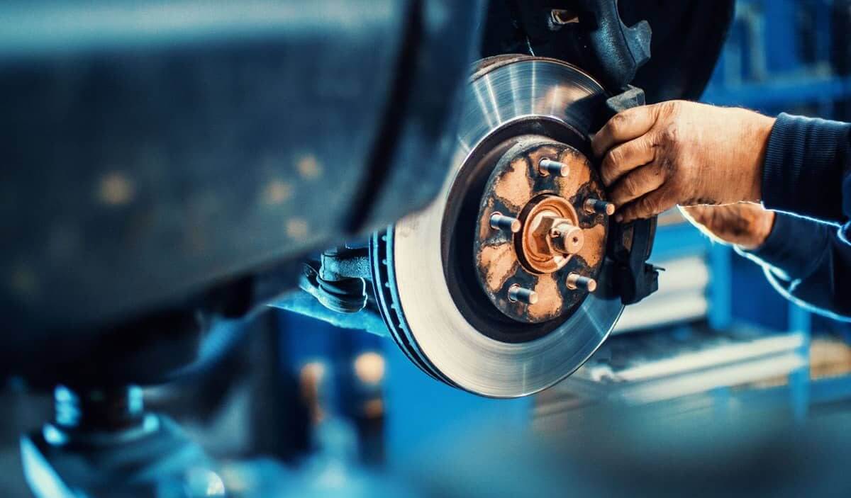Die Autowerkstatt in Siegen repariert professionell und mit zertifiziertem Equipment die Bremsanlage aller Fahrzeugmarken